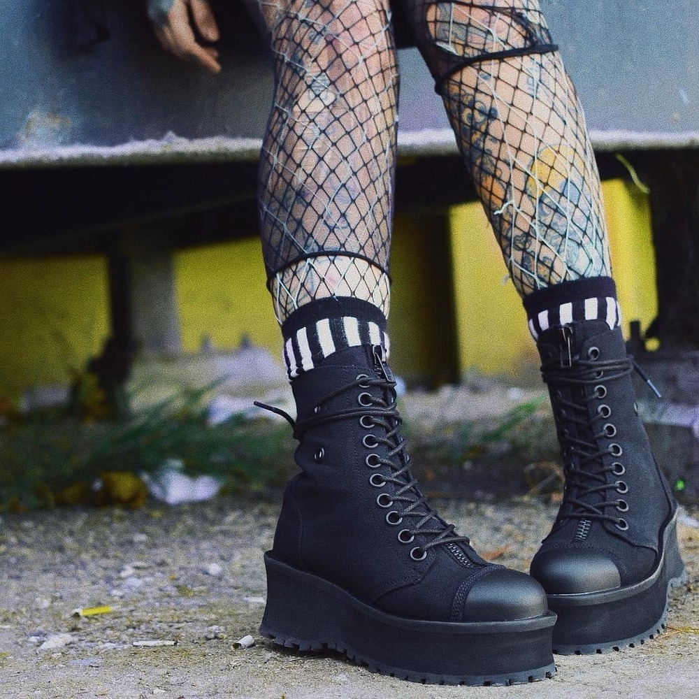 Demonia GRAVEDIGGER-10 Platform Lace Up Ankle Black Metal Toe Cap Sz 4